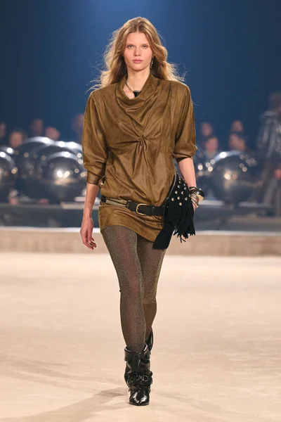 Look 11